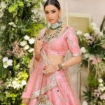 Smriti Khanna Instagram - Sahiba x Gaurav #weddingdiaries Wearing @houseofneetalulla Choker + earrings @ppjewellers_official Double line polki necklace @amaanya_jewellers Makeup @raveen_anand Hair @hairby_ritaverma Bag @eena.official 📸 @vaishnavcreation The Leela Palace New Delhi