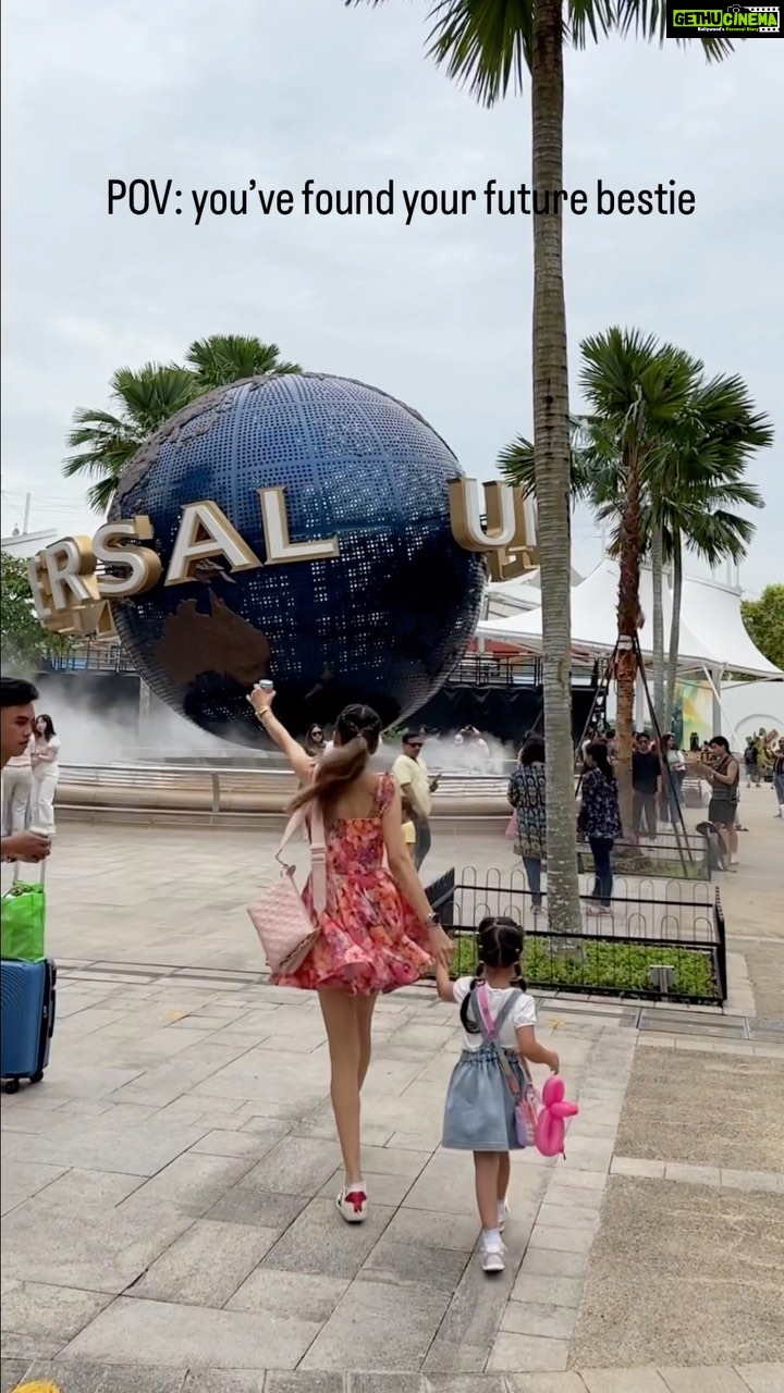 Smriti Khanna Instagram - Mini me enjoying her time at @universalstudiossingapore @visit_singapore