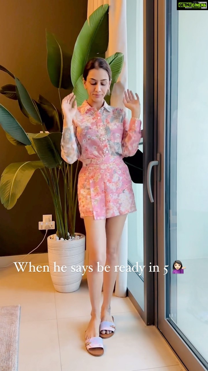 Smriti Khanna Instagram - Joh Hukum mere aaka 🧞♂️ Coord @designsbyqueenbee Hat @suah.in Flats & Bag @louisvuitton