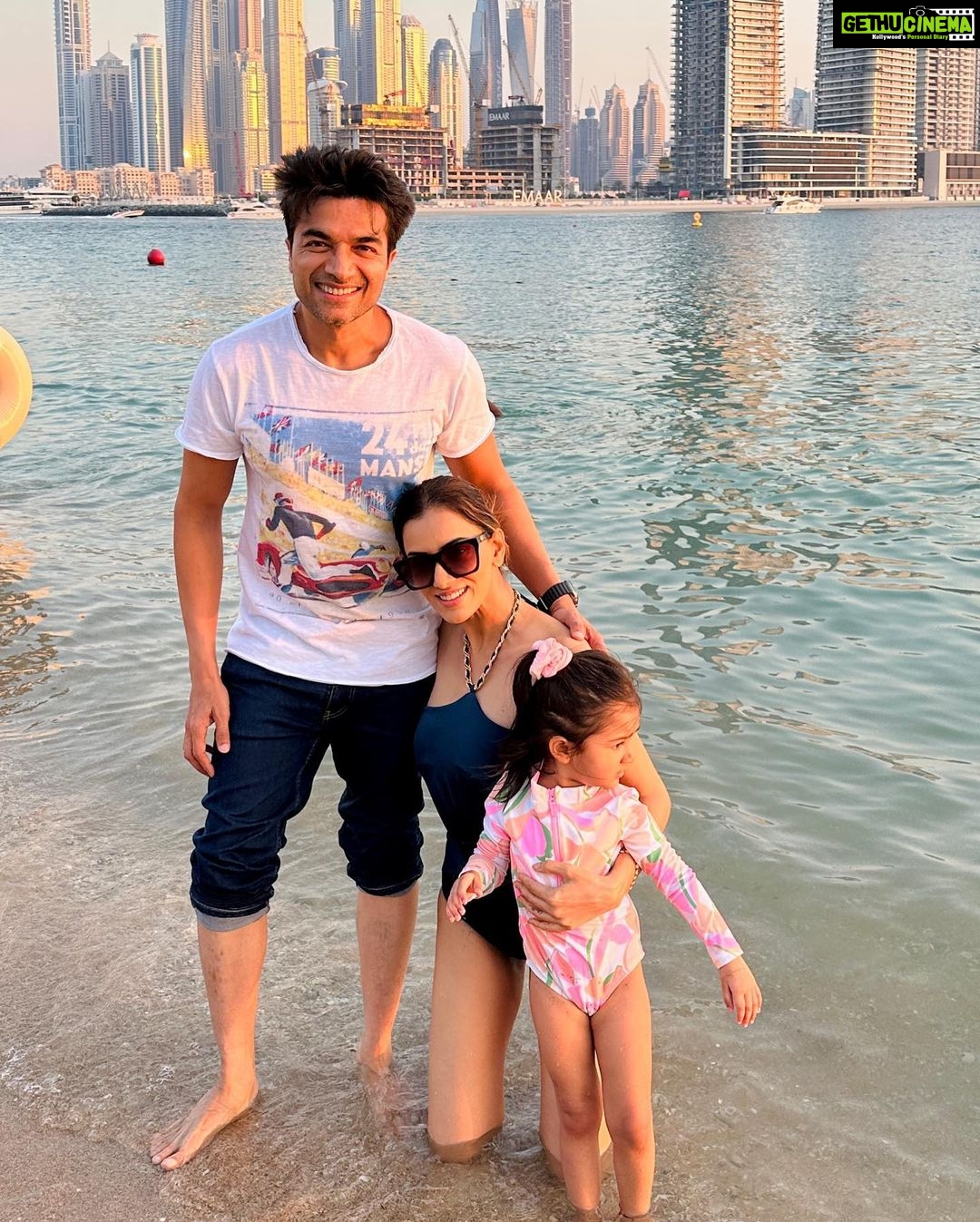 Smriti Khanna Instagram - No, she doesn’t sell seashells on the seashore .. just collects them and puts them back in the sea 🐚 #MagicalDays with #favorites Palm Beach, Dubai