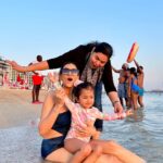 Smriti Khanna Instagram - No, she doesn’t sell seashells on the seashore .. just collects them and puts them back in the sea 🐚 #MagicalDays with #favorites Palm Beach, Dubai