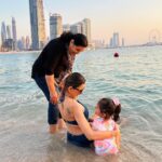 Smriti Khanna Instagram - No, she doesn’t sell seashells on the seashore .. just collects them and puts them back in the sea 🐚 #MagicalDays with #favorites Palm Beach, Dubai