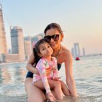 Smriti Khanna Instagram - No, she doesn’t sell seashells on the seashore .. just collects them and puts them back in the sea 🐚 #MagicalDays with #favorites Palm Beach, Dubai