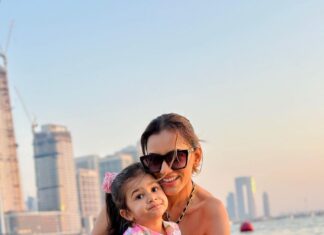 Smriti Khanna Instagram - No, she doesn’t sell seashells on the seashore .. just collects them and puts them back in the sea 🐚 #MagicalDays with #favorites Palm Beach, Dubai