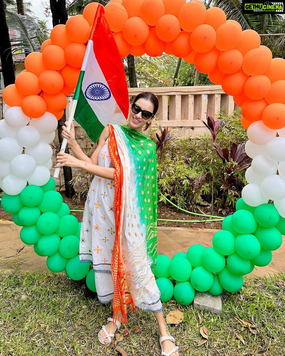 Smriti Khanna Instagram - Celebrating 76 years of Independence 🇮🇳#JaiHind Azaadi ka jashn organised by Rotary Club of Mumbai in association with Juhu Citizens Welfare Group