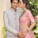 Smriti Khanna Instagram - Some favourites from the wedding day My outfit @houseofneetalulla Makeup @raveen_anand Anayka’s outfit @the.adorbss Gautam’s outfit @abujanisandeepkhosla Decor @eventfullyyoursdesign The Leela Palace New Delhi