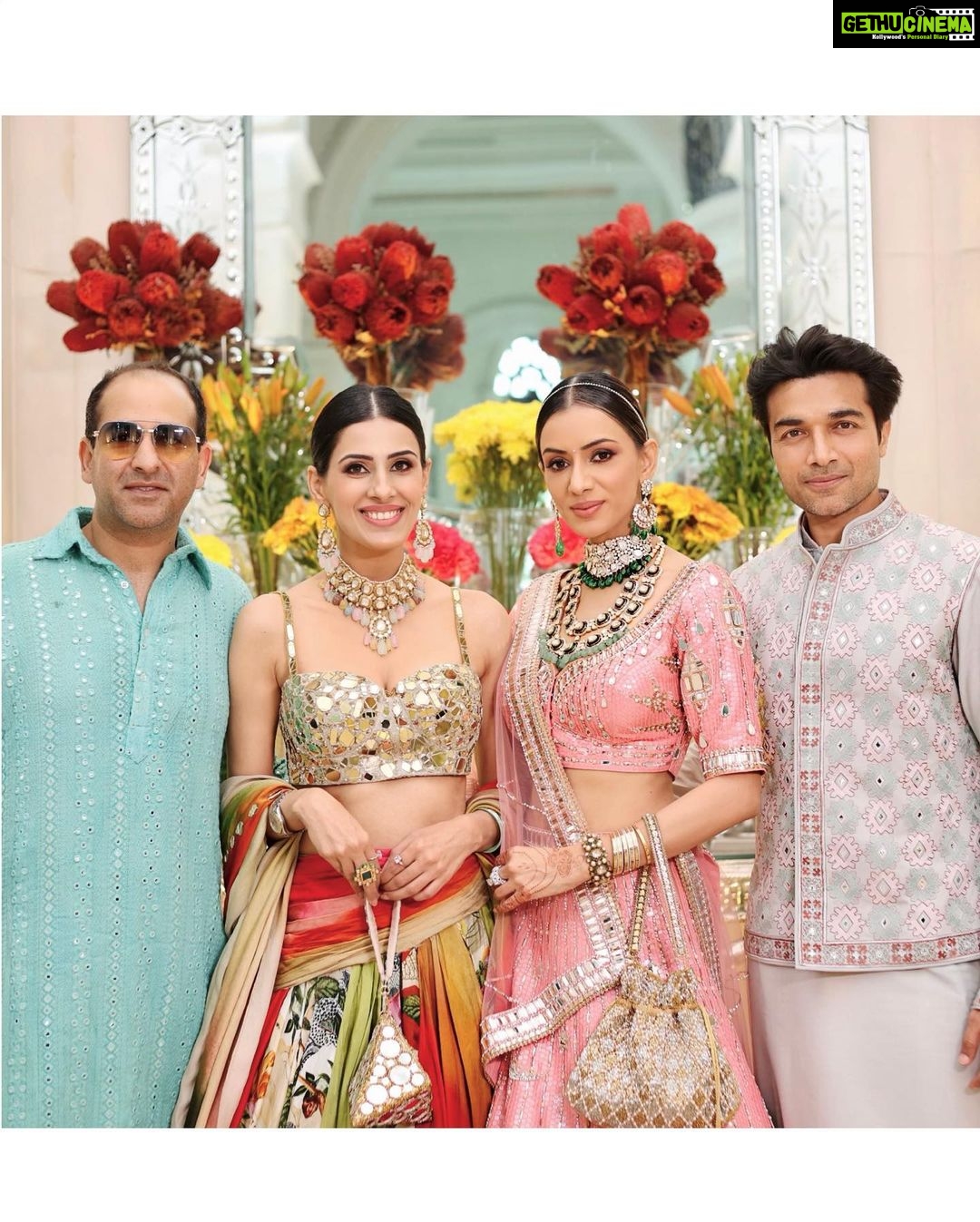 Smriti Khanna Instagram - Some favourites from the wedding day My outfit @houseofneetalulla Makeup @raveen_anand Anayka’s outfit @the.adorbss Gautam’s outfit @abujanisandeepkhosla Decor @eventfullyyoursdesign The Leela Palace New Delhi