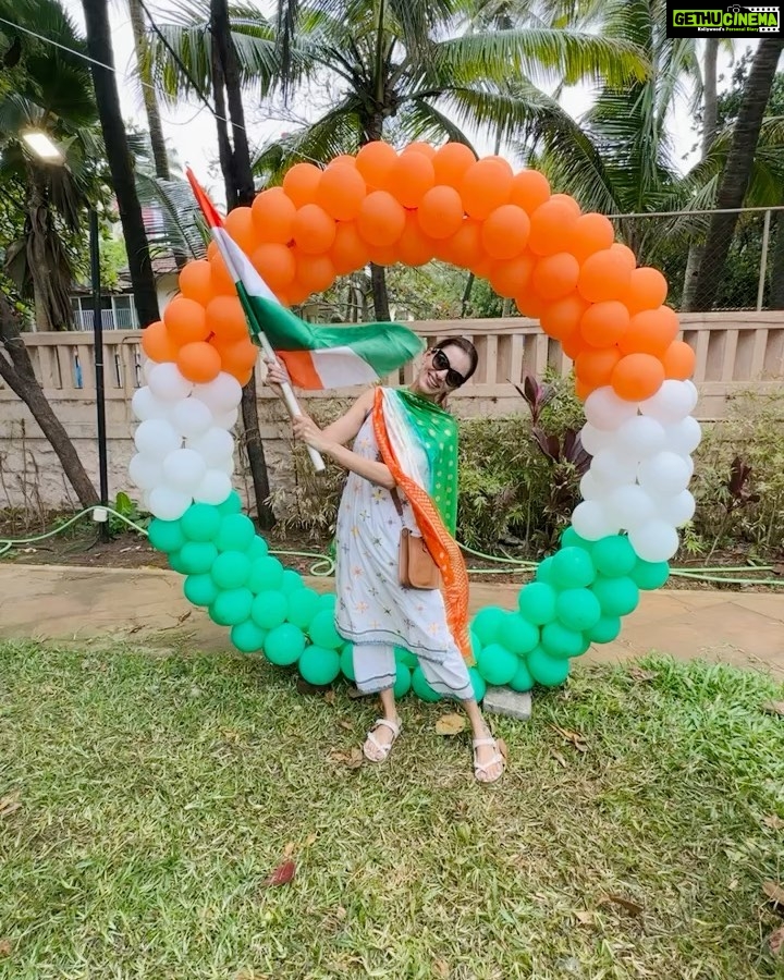 Smriti Khanna Instagram - Celebrating 76 years of Independence 🇮🇳#JaiHind Azaadi ka jashn organised by Rotary Club of Mumbai in association with Juhu Citizens Welfare Group