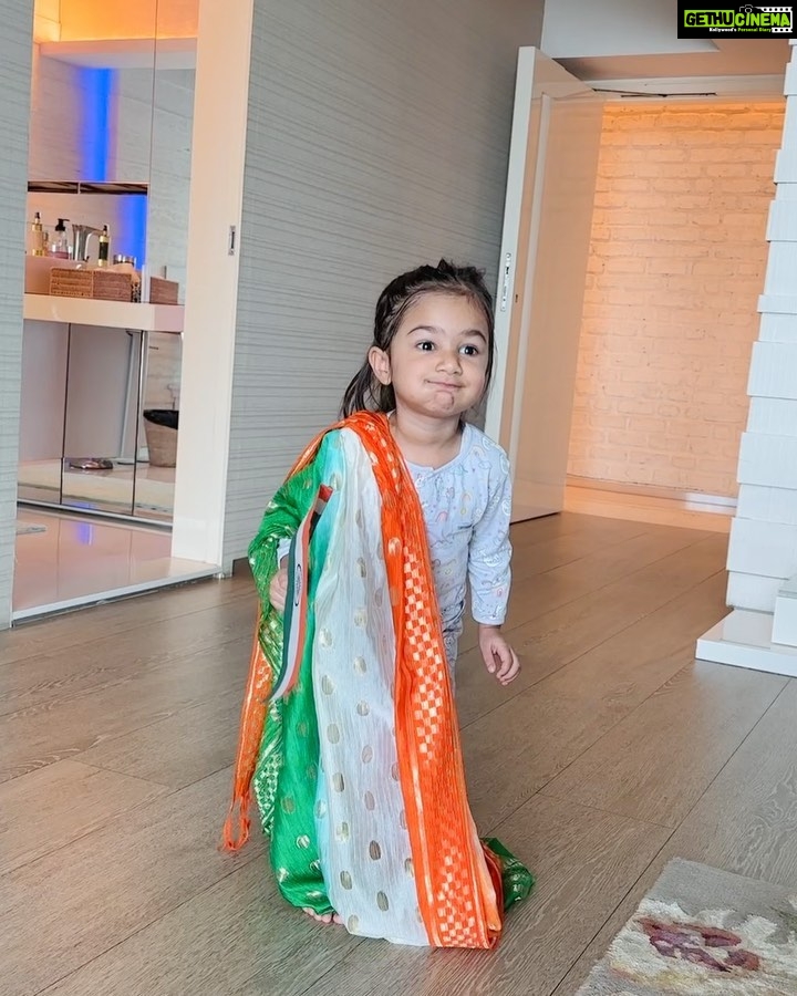 Smriti Khanna Instagram - Celebrating 76 years of Independence 🇮🇳#JaiHind Azaadi ka jashn organised by Rotary Club of Mumbai in association with Juhu Citizens Welfare Group