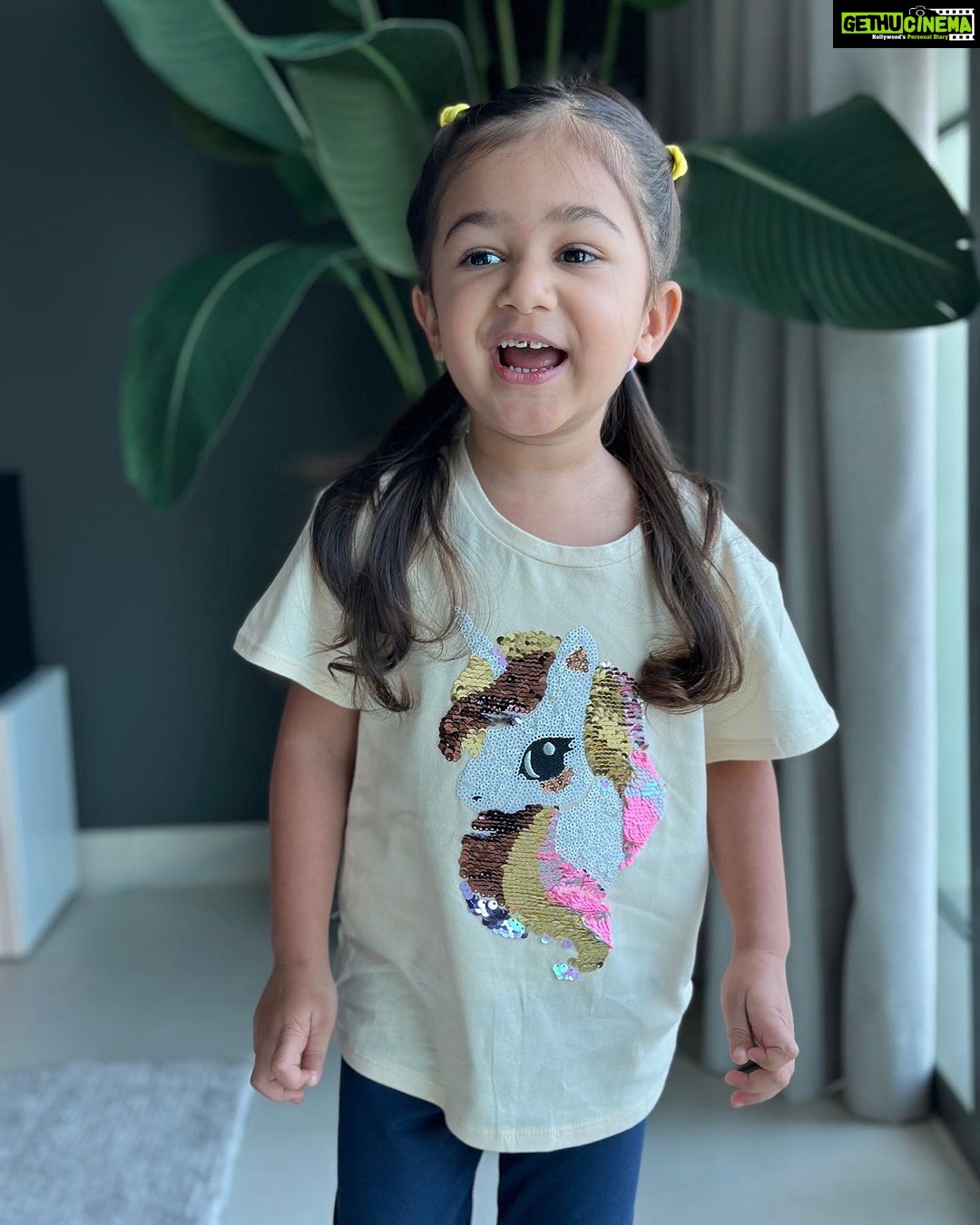 Smriti Khanna Instagram - Let's go in the new season with @hm @hmkids #HMKids Little miss Photographer at work 📸 Dubai, United Arab Emirates