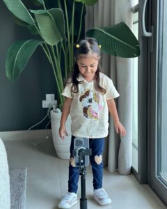 Smriti Khanna Instagram - Let's go in the new season with @hm @hmkids #HMKids Little miss Photographer at work 📸 Dubai, United Arab Emirates