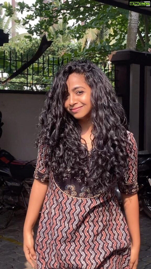 Sneha Babu Instagram - From hating my curls to loving it.😇 Thank you @sugarboo_curls 💖 #curls #curlroutine #sugarboocurls