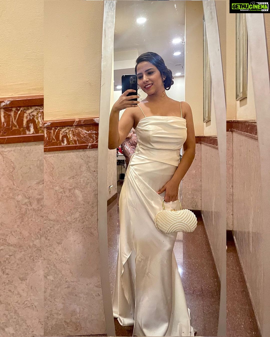 Sneha Bhawsar Instagram - Meet my motivation🪞 When you look at yourself in the mirror, don't pinpoint the things that you aren't happy with. Appreciate what you were born with and acknowledge the fact that you are you, and that is something to celebrate. #snehabhawsar #selfmotivation #mirrorselfie #classy #fashion #style #fashionista #loveyourself #starplus #westernwear #quote #instaquote #actor