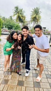 Sneha Bhawsar Instagram - When your friends take selfies without you 😂😂😂 Madness overloaded 😂😂😂 #aishwaryasharma #neilbhatt #vihanverma #snehabhawsar #neilkiaish #sharmaverma #taarakmehtakaooltahchashmah #funnyreels #madnessoverloaded #reelitfeelit