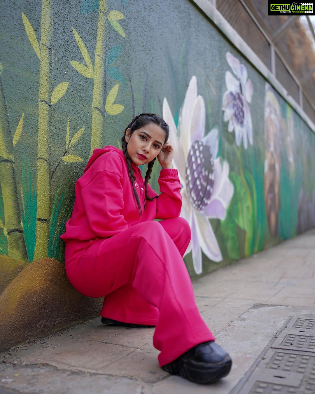 Sneha Bhawsar Instagram - Oh hey there π¬ Wearing- @hunnitclub Clicked by - @the_fortune_plus_studio Hairstyle @jyotijainmakeovers #photography #classy #fashion #style #starplus #actress #travelgram #goodmorning #streetphotography #naturelovers #outfitoftheday #positivevibes