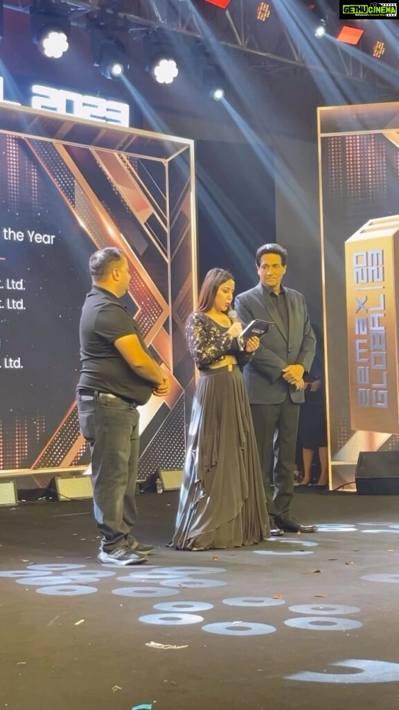 Sneha Bhawsar Instagram - I’m so excited to tell you guys that I was invited to EEMA global awards and I was a presenter with the very talented people such an amazing choreographer @shiamakofficial and event manager Founder at Workaholics Event Solutions Pvt. Ltd.@vipulpandhi . I’m so happy to have got this opportunity! @coachclince and @actoranchorsupahsonix you guys were so chivalrous and lively and kept the crowd energetic and the show going. Thanks again to @eema.india for presenting me with such a wonderful experience. Outfit - @miraya_by_pooja_khosla #eemaglobalaward #eema #awards #westinpowai #mumbai #snehabhawsar