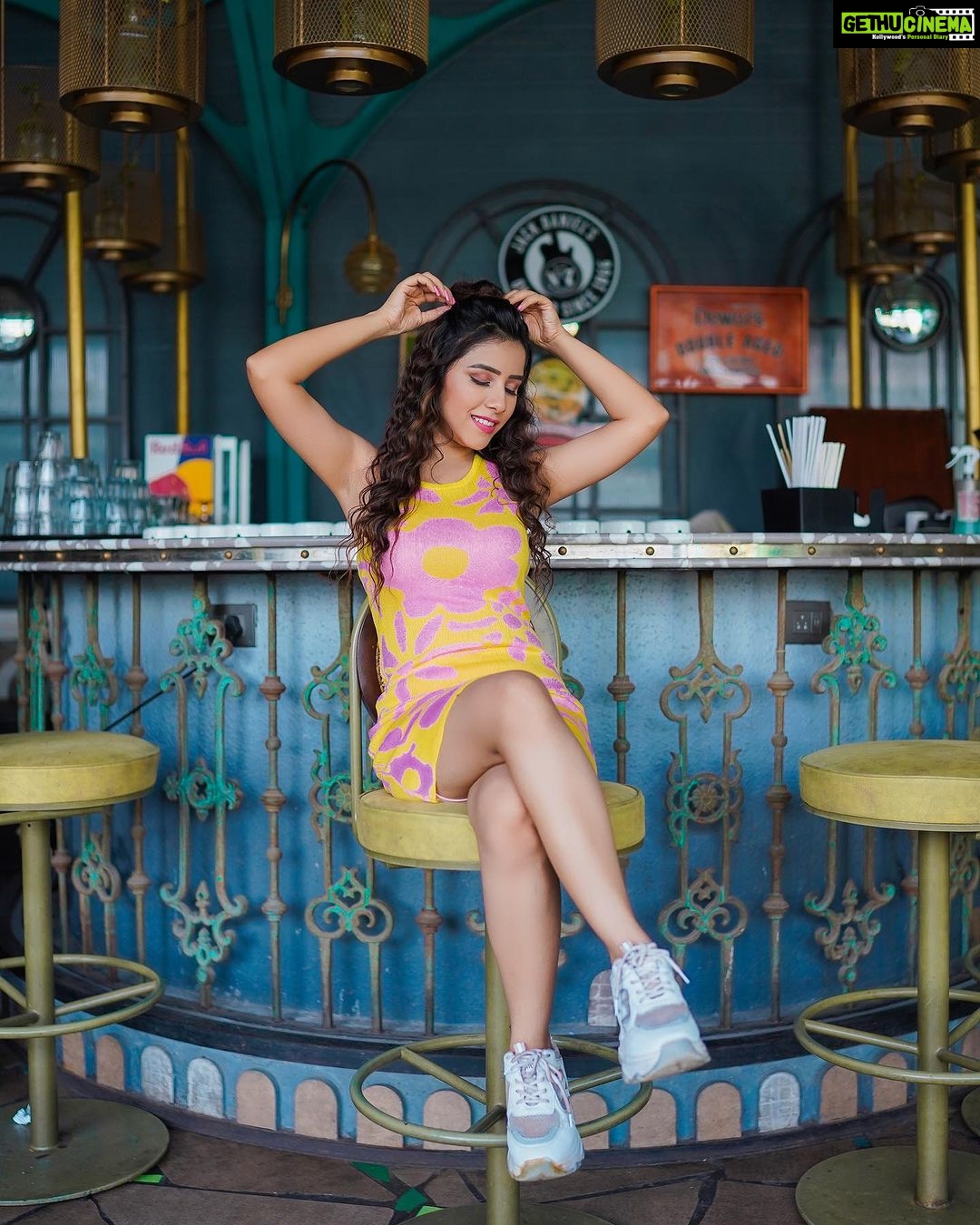 Sneha Bhawsar Instagram - Love the life you live… 🤍 📸 - @the_fortune_plus_studio 💄- @jyotijainmakeovers #snehabhawsar #photography #photoshoot #classy #naturallightphoto #fashion #style #fashionista #loveyourself #starplus #westernwear #quote #instaquote #actress