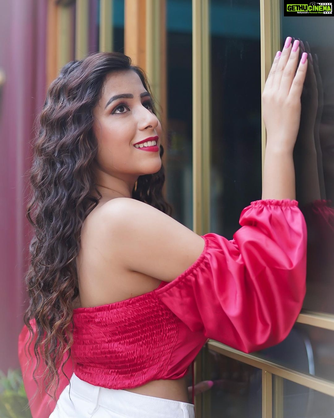 Sneha Bhawsar Instagram - Happy vibes today ✨ 📸 @the_fortune_plus_studio 💄💋 @jyotijainmakeovers #snehabhawsar #photography #photoshoot #classy #naturallightphoto #fashion #style #fashionista #loveyourself #starplus #westernwear #quote #instaquote #actress