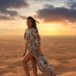 Soundariya Nanjundan Instagram - “Sky above ,earth below , fire within her.”☀️ 🏜️ 📸 - @bhoopalm_official Outfit- @sankalptheboutique #styledbyme ✨ #soundariyananjundan #dubaidesert Dubai Desert