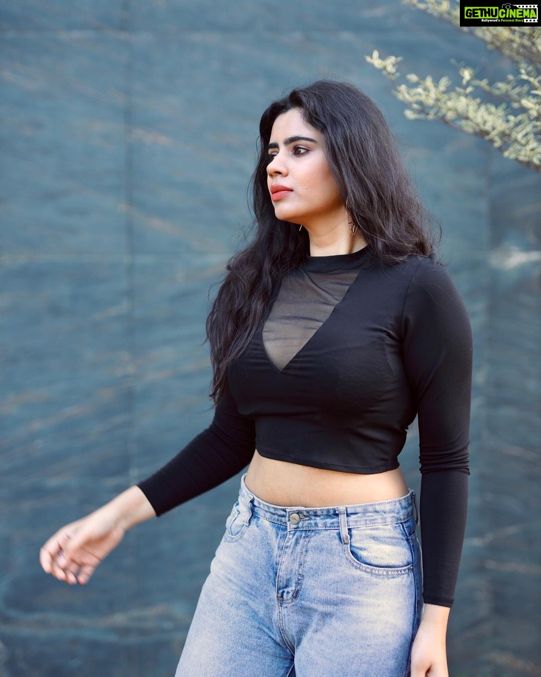 Soundariya Nanjundan Instagram - Setting my own fashion rules like a boss! #StyleGameOnPoint" ā The best accessory is my confidence , and my dressing style speaks volumes ā šø- @crackjackphotography #styledbyme ā ā ā ā ā ā #soundariyananjundan #chennai #kannadiga #soundariya #actress #tamilcinema #model #actor #tamilnadu #bangalore #cinema #modellife #soundarya #soundaryananjundan #modelling #fashion #outfitoftheday #ootdfashion #reels #reelsinstagram #photo #photographer #camera #lifestyle #fashionblogger #travel #blackandwhite #black Tamilnadu,India