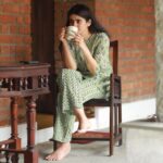 Soundariya Nanjundan Instagram - Good evening! It's time to put on some comfy clothes, let our hair down, and enjoy the rest of the night 🍃 ☕️ ☕️ ☕️ ☕️ ☕️ ★ ★ ★ ★ ★ #soundariyananjundan #chennai #kannadiga #soundariya #actress #tamilcinema #model #actor #tamilnadu #bangalore #cinema #modellife #soundarya #soundaryananjundan #green #fashion #outfitoftheday #ootdfashion #reels #goodevening #photo #photographer #camera #lifestyle #fashionblogger #travel #coffee #coffeetime #black Kerala Alapuzha