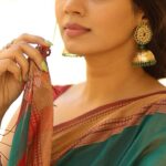 Soundariya Nanjundan Instagram - அவள்......🍁 GRACEFUL 💚 Saree: A symbol of timeless beauty. 🌿 🎥- @bhoopalm_official Saree- @thenmozhidesigns Styledbyme🍁 🌿 🌿 🌿 🌿 🌿 #JoshMeinAaja @officialjoshapp @joshapp.tamil #soundariyananjundan #saree #sareelove #fashion #instagram #lifestyle #instagood #sareesofinstagram #ethnicwear #sareefashion #indianwear #dubai #southindian #indianfashion #traditional #sareecollection #india #sareestyle #soundarya #instadaily #outfit #photography #photo #travel #followforfollowback #likesforlike #ootd #trendingreels #reelsinstagram Dubai Mall , Dubai
