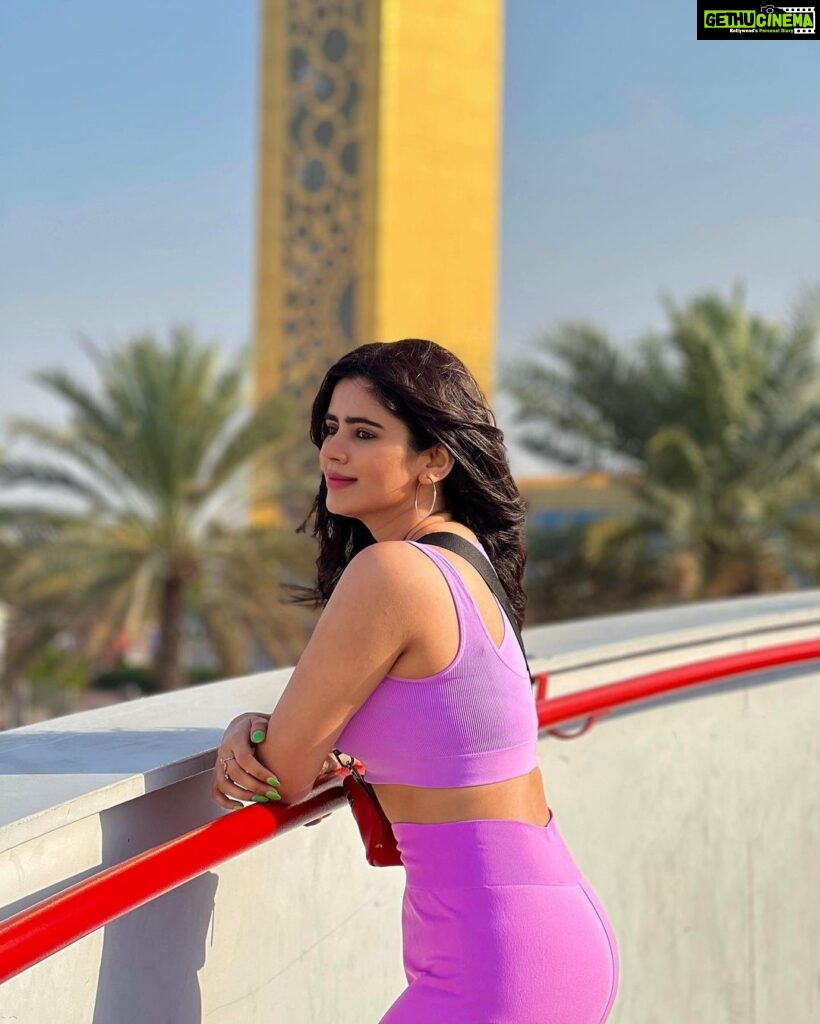 Soundariya Nanjundan Instagram - The Dubai Frame is the ultimate game of hide-and-seek - except you can't really hide behind a frame that big🤭 💜 📸- @bhoopalm_official Outfit- @hm 💼- @guess #styledbyme 💜 💜 💜 💜 💜 💜 #soundariyananjundan #dubaiframe #dubai #uae #dubailife #love #fashion #instagram #instagood #india #travel #photography #dubaifashion #dubailifestyle #uae🇦🇪 #kannadiga #chennai #outfit #followforfollowback #likesforlike #instalike #travelphotography #destination #purple #ootd #photography #fashionblogger #blogger #influencer #model