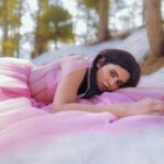 Soundariya Nanjundan Instagram - "Don't wake me up before I escape the snow in my dreams🌸🤍 Series : Frozen Girl Inframe : @soundariya_nanjundan Stylist : @neelam_stylist Photography: @karthikha_photography Videography: @styl_by_prathi Assistant: @ranjith_ranil Edit : @incomplete.storiezz #karthikha_photography Kashmir