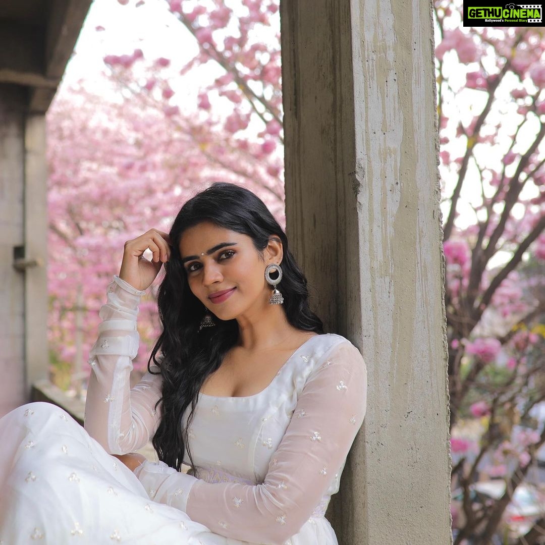 Soundariya Nanjundan Instagram - Lost in a sea of pink πΈποΈ #cherryblossom πΈ πΈ πΈ - @bhoopalm_official π«°π» Outfit- @mayon_by_subhathracouture Hairdo - @meghna_makeoverartistry πͺ· #stylebyme β¨ πΈ πΈ πΈ #soundariyananjundan #bangalore #cherryblossom #streetstyle #fashion #style #streetwear #ootd #streetphotography #fashionblogger #photography #streetfashion #street #instagood #fashionstyle #fashionista #instafashion #outfitoftheday #outfit #love #photooftheday #model #lifestyle #like #art #instagram #styleblogger #picoftheday #follow Bangalore, India
