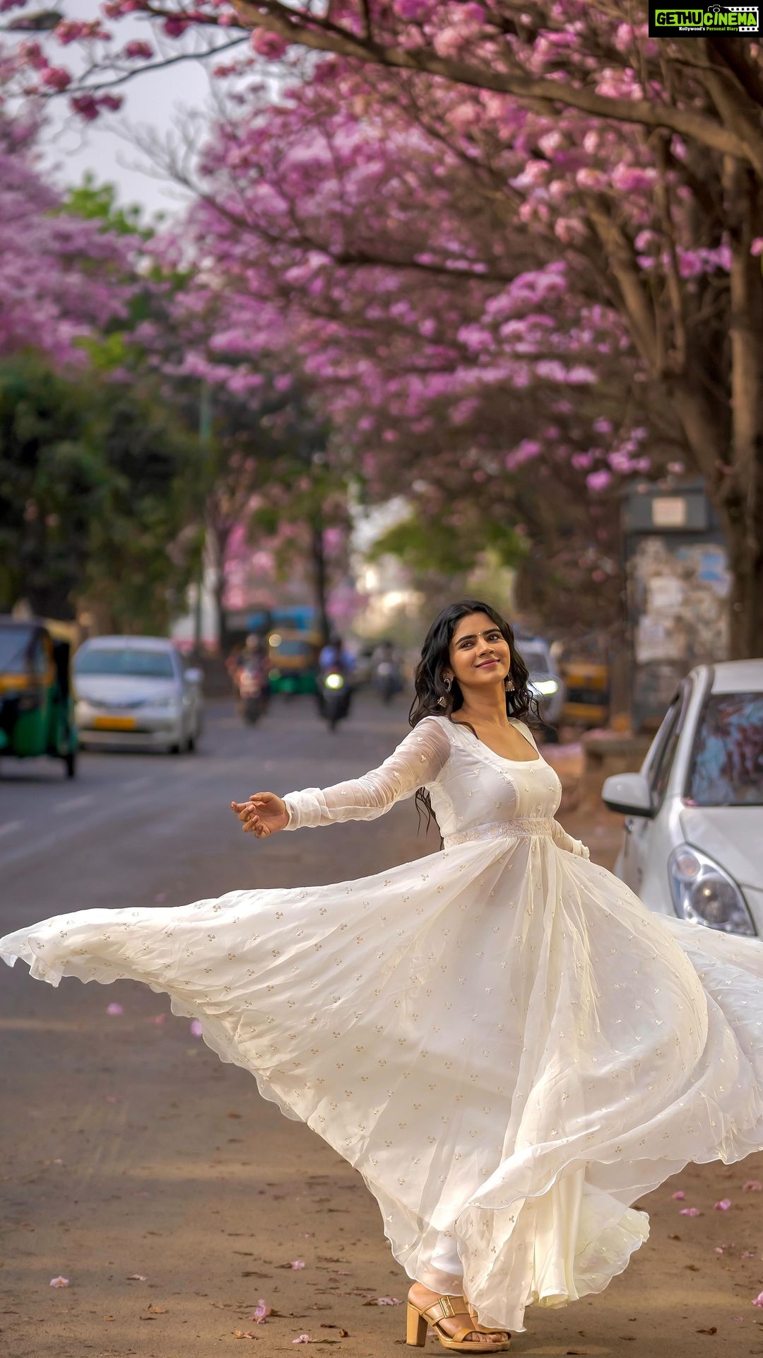 Soundariya Nanjundan Instagram - When you find the perfect backdrop for your white dress, you just have to stop and take a picture🤍🌸 🌸 🌸 🎥 - @reflectionofmymemories 🫰🏻 Outfit- @mayon_by_subhathracouture Hairdo - @meghna_makeoverartistry 🪷 #stylebyme ✨ 🌸 🌸 🌸 #soundariyananjundan #bangalore #cherryblossom #streetstyle #fashion #style #streetwear #ootd #streetphotography #fashionblogger #photography #streetfashion #street #instagood #fashionstyle #fashionista #instafashion #outfitoftheday #outfit #love #photooftheday #model #lifestyle #like #art #instagram #styleblogger #picoftheday #follow Bangalore, India