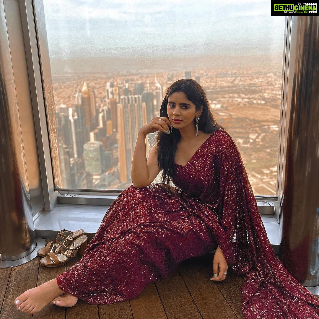 Soundariya Nanjundan Instagram - Taking the saree game to new heights♥️ 🗼 Who needs a superhero cape when you have a saree and the tallest building in the world?😂 🗼 📸- @bhoopalm_official Styledbyme ✨ 🗼 🗼 🗼 🗼 #soundariyananjundan #burjkhalifa #dubai #uae #dubaimall #dubailife #mydubai #travelphotography #model #abudhabi #dubaifashion #emirates #jumeirah #visitdubai #chennai #dubai🇦🇪 #photography #travel #dubailifestyle #palmjumeirah #saree #blogger #fashion #dubailuxury #dubailife #dubaistyle #burjkhalifadubai #travelblogger #love #instagood #fashionmodel At the Top, Burj Khalifa