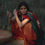 Soundariya Nanjundan Instagram - Trying to channel my inner village girl, wish me luck😂 🌱 Outfit- @ekantastudio 🎥- @bhoopalm_official Styledbyme🍁 🌱 🌱 🌱 #JoshMeinAaja @officialjoshapp @joshapp.tamil #soundariyananjundan #bangalore #village #nature #photography #travel #villagelife #naturephotography #love #photooftheday #india #instagram #travelphotography #soundarya #instagood #summer #photo #sky #mountains #beautiful #sunset #picoftheday #ig #naturelovers #art #life #instagood #instalike #southindian #indiangirl Bangalore, India