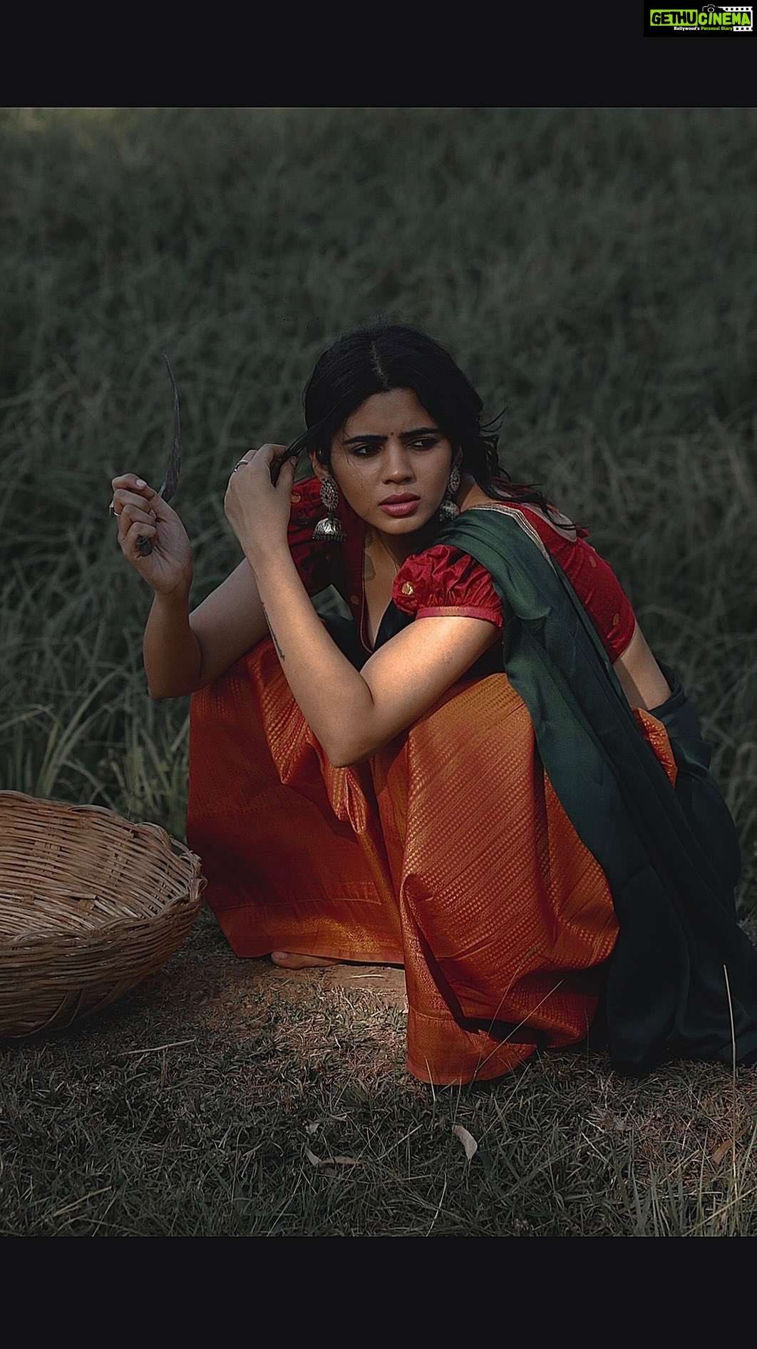 Soundariya Nanjundan Instagram - Trying to channel my inner village girl, wish me luck😂 🌱 Outfit- @ekantastudio 🎥- @bhoopalm_official Styledbyme🍁 🌱 🌱 🌱 #JoshMeinAaja @officialjoshapp @joshapp.tamil #soundariyananjundan #bangalore #village #nature #photography #travel #villagelife #naturephotography #love #photooftheday #india #instagram #travelphotography #soundarya #instagood #summer #photo #sky #mountains #beautiful #sunset #picoftheday #ig #naturelovers #art #life #instagood #instalike #southindian #indiangirl Bangalore, India