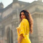 Soundariya Nanjundan Instagram - Wishing for a place where magic is real💛🪄 👑 📸- @bhoopalm_official Outfit- @kanthadesignstdo styledbyme ✨ 👑 👑 👑 👑 #soundariyananjundan #mumbai #gatewayofindia #travel #nature #travelphotography #photography #love #photooftheday #instagood #picoftheday #instagram #photo #wanderlust #naturephotography #adventure #art #travelblogger #instatravel #landscape #like #summer #explore #trip #vacation #follow #traveling #ig #happy #fashion Gateway of India