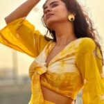 Soundariya Nanjundan Instagram - Fixing my hair like 100th time 😂 👑 Living in a land of fantasy and wonder 💛 📸- @bhoopalm_official Outfit- @kanthadesignstdo styledbyme ✨ 💛 💛 💛 💛 #soundariyananjundan #mumbai #gatewayofindia #travel #nature #travelphotography #photography #love #photooftheday #instagood #picoftheday #instagram #photo #wanderlust #naturephotography #adventure #art #travelblogger #instatravel #landscape #like #summer #explore #trip #vacation #follow #traveling #ig #happy #fashion Gateway of India ,Mumbai