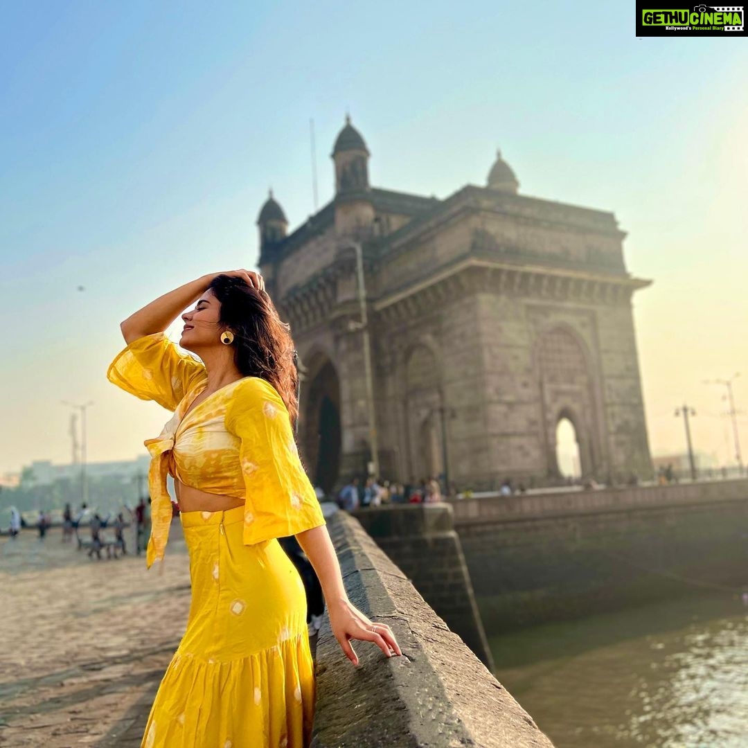 Soundariya Nanjundan Instagram - In This land of wonders, I am free to be myself and shineπ π πΈ- @bhoopalm_official Outfit- @kanthadesignstdo styledbyme β¨ π π π π #soundariyananjundan #mumbai #gatewayofindia #travel #nature #travelphotography #photography #love #photooftheday #instagood #picoftheday #instagram #photo #wanderlust #naturephotography #adventure #art #travelblogger #instatravel #landscape #like #summer #explore #trip #vacation #follow #traveling #ig #happy #fashion Gateway of India