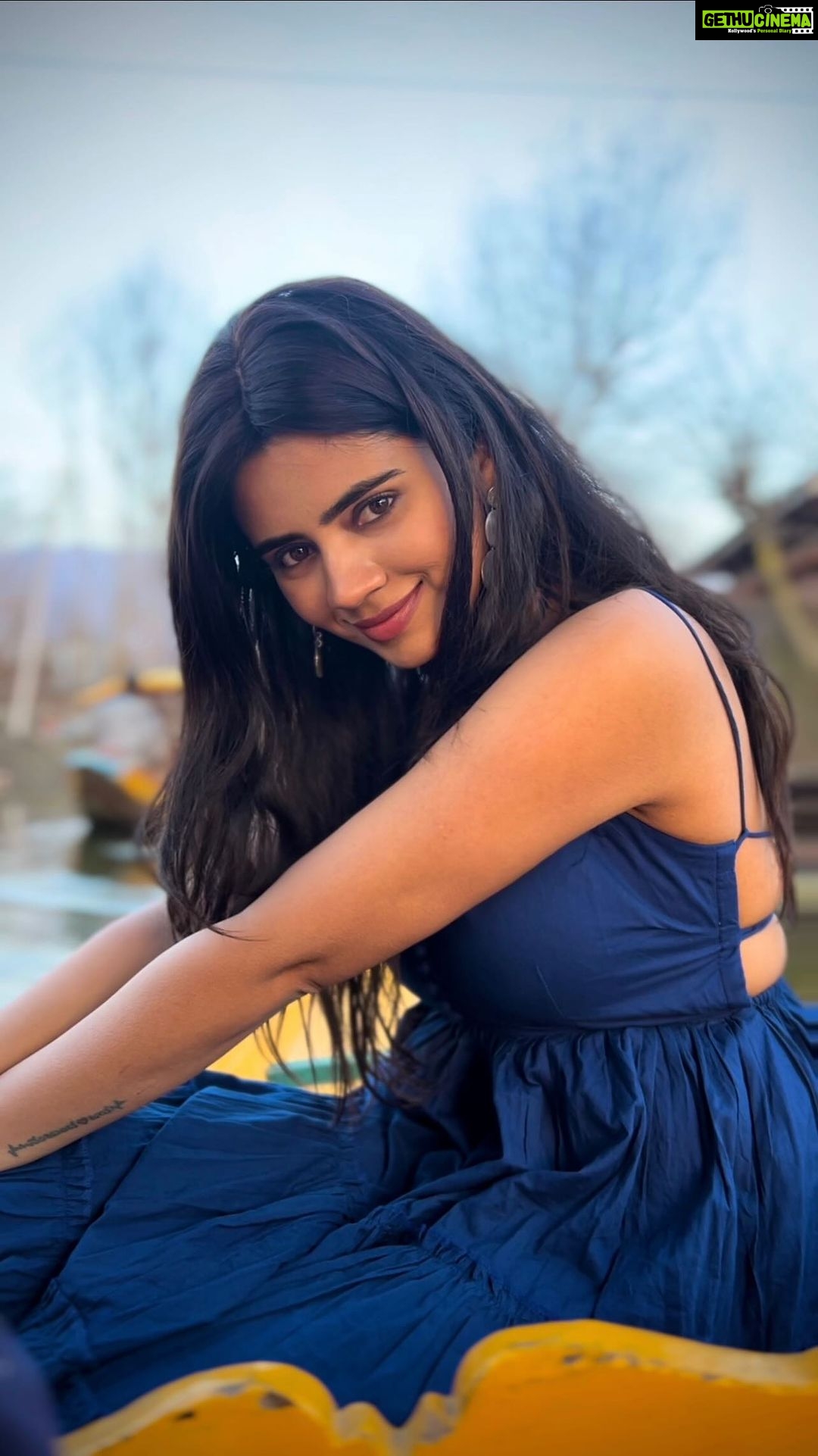Soundariya Nanjundan Instagram - "Where Dreams Float: Discovering the magical lake area in Srinagar" . #salaar #JoshMeinAaja @officialjoshapp @joshapp.tamil π₯- @kavinilavan_filmmaker @karthikha_photography Styling @neelam_stylist π€ π€ π€ π€ π€ π€ #soundariyananjundan #reelsinstagram #srinagar #lake #river #reelitfeelit #likesforlike #reelsindia #outfit #fashion #fashionstyle #followforfollowback #videography #photography #video #love #instagram #videooftheday #videos #instagood #photooftheday #videoshoot #art #videoedits #nature #photo #photoshoot #like Srinagar, Jammu and Kashmir