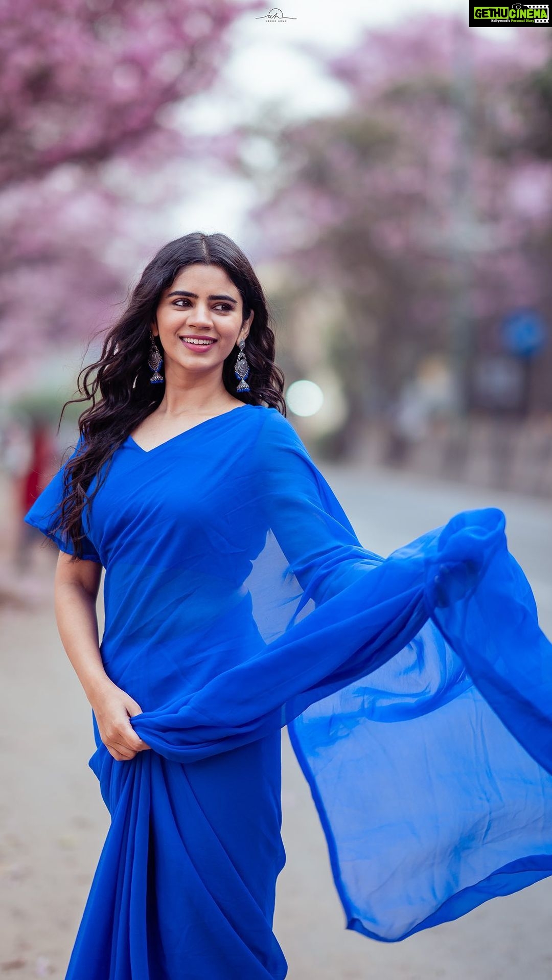 Soundariya Nanjundan Instagram - Cherry blossom vibes in Bengaluru. With actress: @soundariya_nanjundan Thank you @reflectionofmymemories for the shoot. — @sonyalphain A7M4 + 85 F1.4 GM — #createwithsony #kannadaactors #bengaluru