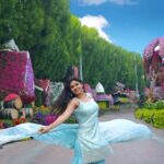 Soundariya Nanjundan Instagram - அவள் வந்துவிட்டாள்… 😉 Entering my wonderland 🌳 🍁 Let this garden world remind you that life is beautiful, just like the flowers that surround us." 🌻 🎥 - @bhoopalm_official Outfit- @kiarainchennai 📍- @dubaimiraclegarden 🌻 🌻 🌻 🌻 🌻 #JoshMeinAaja @officialjoshapp @joshapp.tamil #soundariyananjundan #dubai #uae #mydubai #dubailife #abudhabi #love #dxb #fashion #usa #sharjah #kuwait #instagram #qatar #dubaimall #instagood #india #travel #photography #luxury #dubaifashion #emirates #dubaimarina #burjkhalifa #saudiarabia #paris #bahrain #dubailifestyle #ajman Dubai Miracle Garden