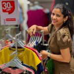 Soundariya Nanjundan Instagram - Tum Tum Moment 😉at @vnh_naiduhall 🛍️ Ladies, 💁🏻‍♀️ It's time to treat yourself! VNH Naiduhall is celebrating Women's Day with amazing discounts of up to 30% off on all products in-store. 🌟 And if you prefer to shop online, you can enjoy a flat 15% discount on all women's merchandise on their website! 🌸i Loved enjoyed shopping here So don't wait any longer, head over to VNH Naiduhall now and start shopping 🛍️ 🎥- @bhoopalm_official ☆ #soundariyananjundan Tamilnadu,India