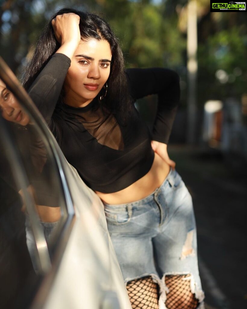Soundariya Nanjundan Instagram - 🚙 Breakdown scenes😉 ★ Boss mode: activated😎 My ripped jeans are a reminder that I don't follow trends, I set them 👑 #fashionforward ★ 📸- @crackjackphotography ★ ★ ★ ★ ★ #soundariyananjundan #chennai #kannadiga #soundariya #actress #tamilcinema #model #actor #tamilnadu #bangalore #cinema #modellife #soundarya #soundaryananjundan #modelling #fashion #outfitoftheday #ootdfashion #reels #reelsinstagram #photo #photographer #camera #lifestyle #fashionblogger #travel #blackandwhite #bnw #black Tamilnadu,India
