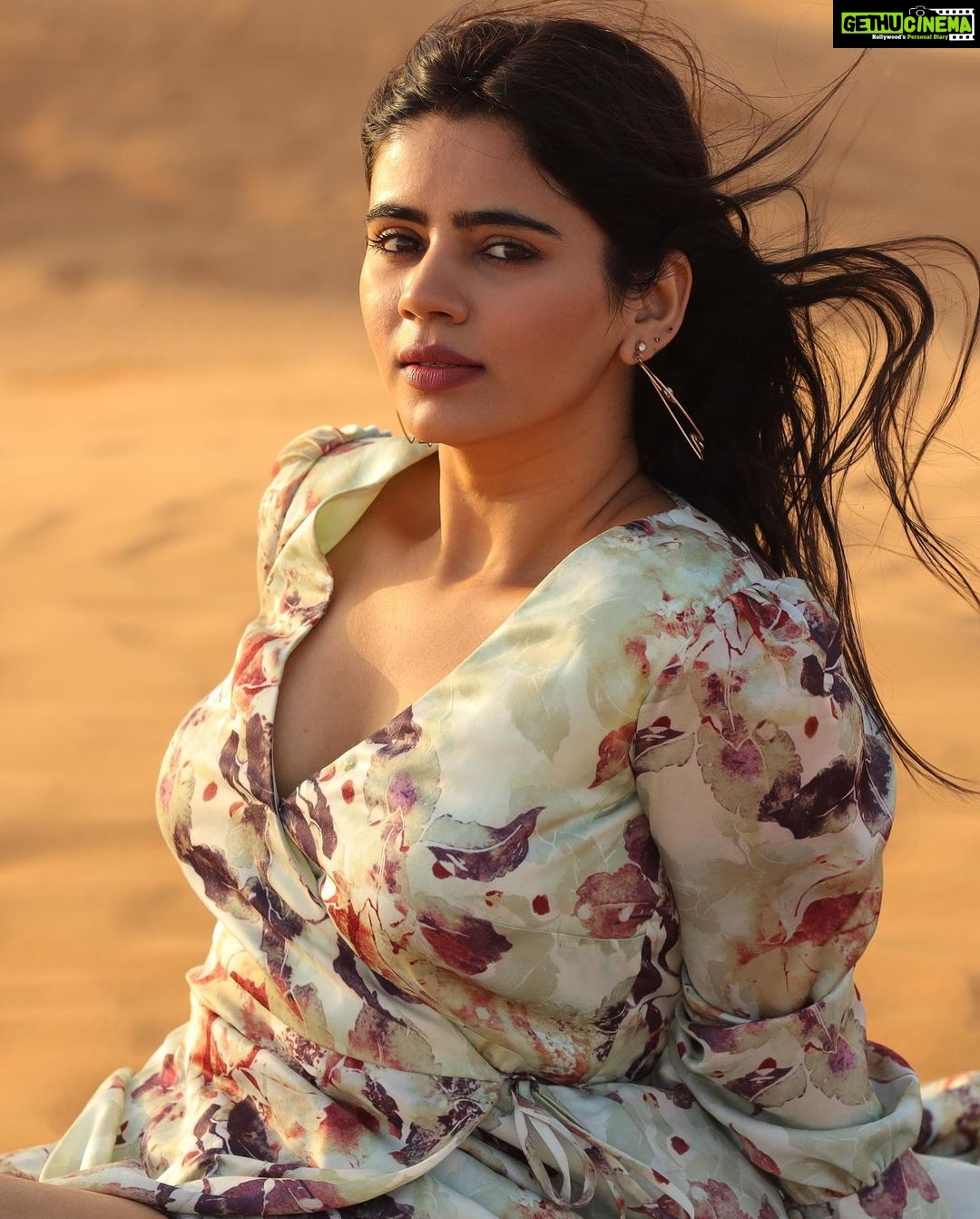 Soundariya Nanjundan Instagram - Sunset ποΈ> Magical Glow π ποΈ πΈ - @bhoopalm_official Outfit- @sankalptheboutique #styledbyme β¨ ποΈ ποΈ ποΈ ποΈ ποΈ #soundariyananjundan #desert #travel #nature #photography #desertlife #travelphotography #adventure #love #landscape #sunset #dubai #photooftheday #instagood #sahara #instagram #art #travelgram #sand #explore #uae #naturephotography #uae #instagood #mountains #dubaidesert #instalike #desertvibes #fashion #fashionblogger #photooftheday #photography #instagood #instalike #likesforlike Dubai Desert