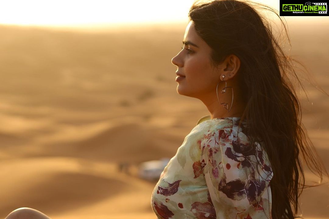 Soundariya Nanjundan Instagram - Serenity ποΈ #sunset #dubaidesert πΈ - @bhoopalm_official Outfit- @sankalptheboutique ποΈ ποΈ ποΈ ποΈ ποΈ #soundariyananjundan #desert #travel #nature #photography #desertlife #travelphotography #adventure #love #landscape #sunset #dubai #photooftheday #instagood #sahara #instagram #art #travelgram #sand #explore #uae #naturephotography #uae #instagood #mountains #dubaidesert #instalike #desertvibes #fashion #fashionblogger #photooftheday #photography #instagood #instalike #likesforlike Dubai Desert