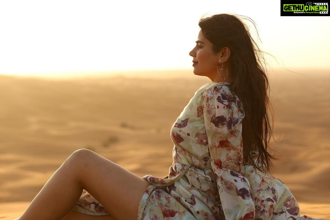 Soundariya Nanjundan Instagram - Serenity ποΈ #sunset #dubaidesert πΈ - @bhoopalm_official Outfit- @sankalptheboutique ποΈ ποΈ ποΈ ποΈ ποΈ #soundariyananjundan #desert #travel #nature #photography #desertlife #travelphotography #adventure #love #landscape #sunset #dubai #photooftheday #instagood #sahara #instagram #art #travelgram #sand #explore #uae #naturephotography #uae #instagood #mountains #dubaidesert #instalike #desertvibes #fashion #fashionblogger #photooftheday #photography #instagood #instalike #likesforlike Dubai Desert