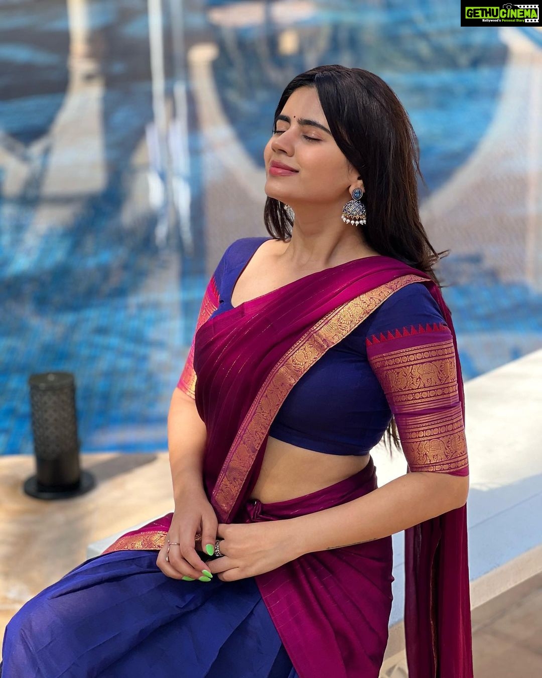 Soundariya Nanjundan Instagram - Half sarees are like a good hair day, they make everything better. halfsareemood 🌸 🌸 📸- @bhoopalm_official Outfit- @ivalinmabia styledbyme ⚡️ 🌸 🌸 🌸 #soundariyananjundan ✨ #burjkhalifa #dubai #uae #dubaimall #dubailife #indiangirl #chennai #instagram #instagood #dubaifashion #halfsaree #saree #photography #hindu #visitdubai #downtowndubai #travel #dubailifestyle #indianwear #halfsaree #india #fashionblogger #model #dubaistyle #burjkhalifadubai #tamilnadu #outfit #love #likesforlike #like Palace Downtown