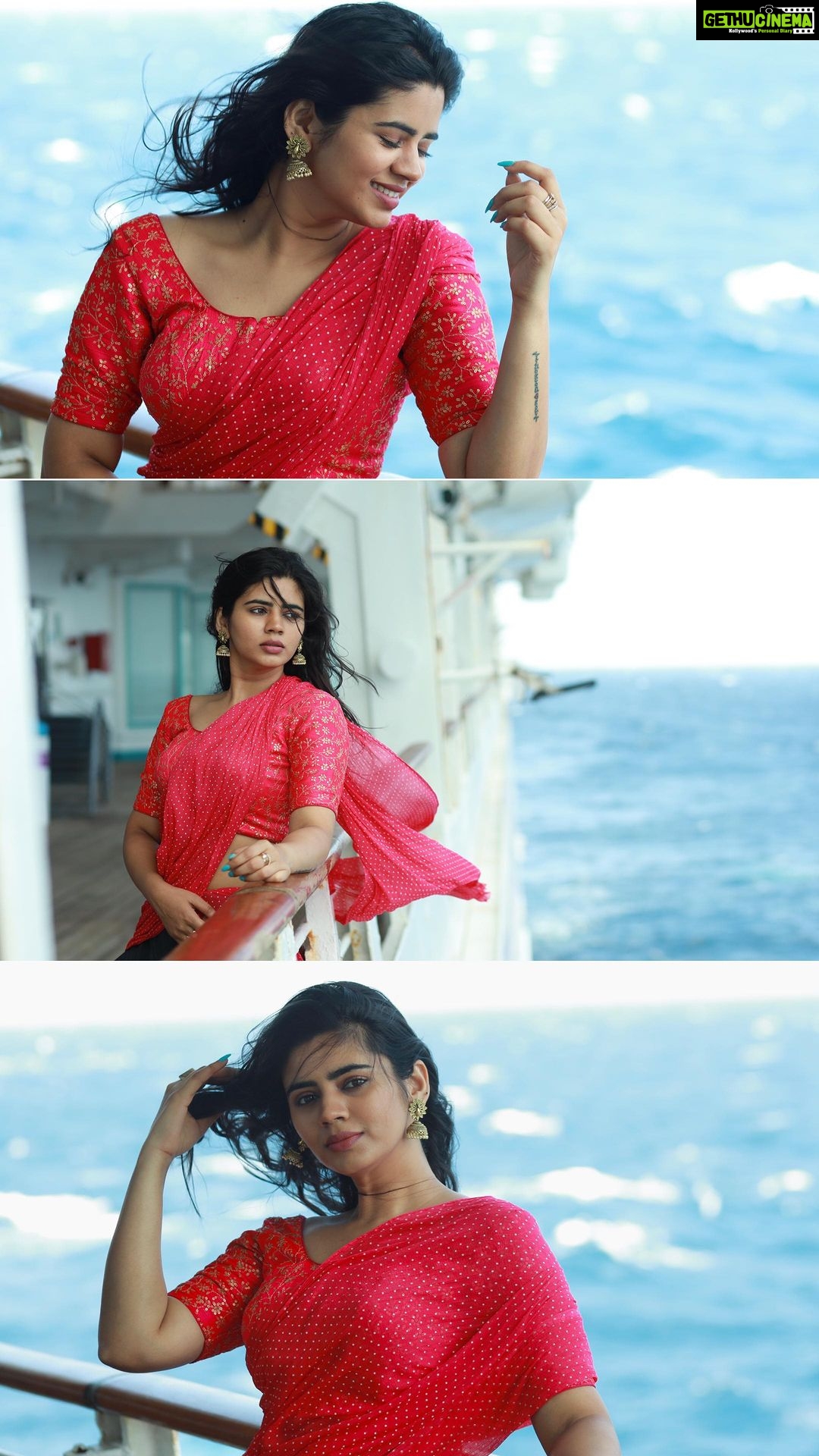 Soundariya Nanjundan Instagram - காதல் ரதியே ரதியே🌸 . 🎥 - @bhoopalm_official Half saree- @instorefashions 🌊 🌊 🌊 🌊 #JoshMeinAaja @officialjoshapp @joshapp.tamil 🌊 #soundariyananjundan #sea #beach #nature #travel #photography #ocean #sun #love #photooftheday #sky #instagood #mare #landscape #picoftheday #beautiful #travelphotography #photo #naturephotography #ig #water #instagram #blue #vacation #waves #art #sealife #instagood #followforfollowback #likesforlike Sea breeze