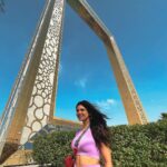 Soundariya Nanjundan Instagram - The Dubai Frame is the ultimate game of hide-and-seek - except you can't really hide behind a frame that big🤭 💜 📸- @bhoopalm_official Outfit- @hm 💼- @guess #styledbyme 💜 💜 💜 💜 💜 💜 #soundariyananjundan #dubaiframe #dubai #uae #dubailife #love #fashion #instagram #instagood #india #travel #photography #dubaifashion #dubailifestyle #uae🇦🇪 #kannadiga #chennai #outfit #followforfollowback #likesforlike #instalike #travelphotography #destination #purple #ootd #photography #fashionblogger #blogger #influencer #model