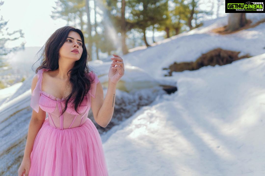 Soundariya Nanjundan Instagram - I'm wandering through a snow-covered landscape, where every step feels like a new adventure🌸 ❄️ Series : Frozen Girl 📸 - @karthikha_photography Stylist : @neelam_stylist Videography: @styl_by_prathi Assistant: @ranjith_ranil Edit : @incomplete.storiezz #soundariyananjundan 🌸 🌸 🌸 🌸 🌸 🌸 #kashmir #gulmarg #cinderella #instagram #reels #reelsinstagram #trending #india #destination #snow #winter #nature #mountains #photography #travel #mountain #love #naturephotography #winterwonderland #photooftheday #cold #snowday #instagood #adventure #travelphotography #ice #picoftheday #beautiful #sky Kashmir A Heaven On Earth