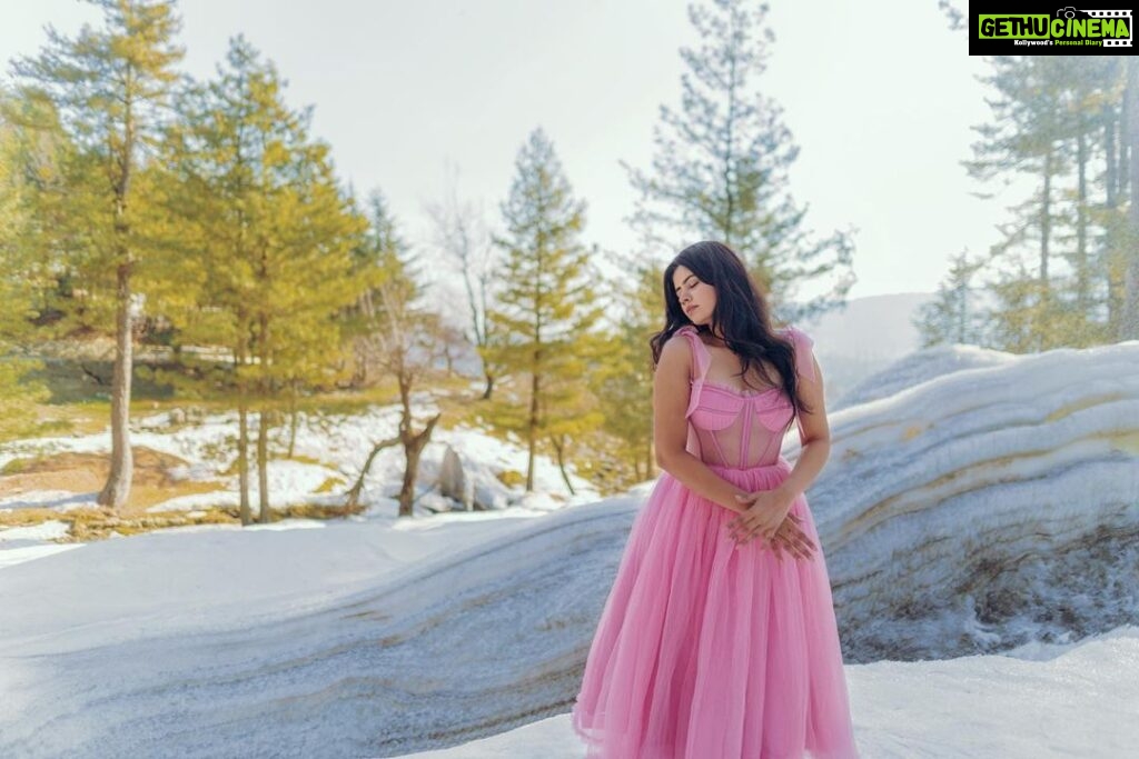 Soundariya Nanjundan Instagram - I'm wandering through a snow-covered landscape, where every step feels like a new adventure🌸 ❄️ Series : Frozen Girl 📸 - @karthikha_photography Stylist : @neelam_stylist Videography: @styl_by_prathi Assistant: @ranjith_ranil Edit : @incomplete.storiezz #soundariyananjundan 🌸 🌸 🌸 🌸 🌸 🌸 #kashmir #gulmarg #cinderella #instagram #reels #reelsinstagram #trending #india #destination #snow #winter #nature #mountains #photography #travel #mountain #love #naturephotography #winterwonderland #photooftheday #cold #snowday #instagood #adventure #travelphotography #ice #picoftheday #beautiful #sky Kashmir A Heaven On Earth