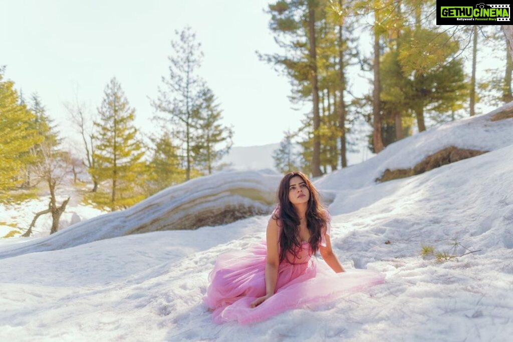 Soundariya Nanjundan Instagram - I'm wandering through a snow-covered landscape, where every step feels like a new adventure🌸 ❄️ Series : Frozen Girl 📸 - @karthikha_photography Stylist : @neelam_stylist Videography: @styl_by_prathi Assistant: @ranjith_ranil Edit : @incomplete.storiezz #soundariyananjundan 🌸 🌸 🌸 🌸 🌸 🌸 #kashmir #gulmarg #cinderella #instagram #reels #reelsinstagram #trending #india #destination #snow #winter #nature #mountains #photography #travel #mountain #love #naturephotography #winterwonderland #photooftheday #cold #snowday #instagood #adventure #travelphotography #ice #picoftheday #beautiful #sky Kashmir A Heaven On Earth